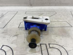 Клапан управления для двери водителя и пассажира 893862153С Audi 80 B3