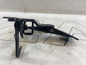 Стопорный крюк 8E0823480E Audi A4 B6