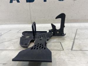 Стопорный крюк 8E0823480E Audi A4 B6