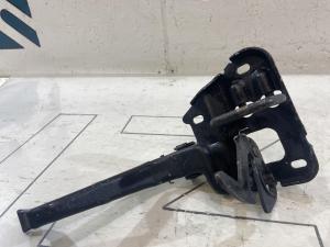 Стопорный крюк 8D0823480B Audi A4 B5