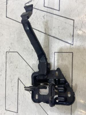 Стопорный крюк 8D0823480B Audi A4 B5