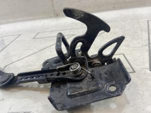 Стопорный крюк 4B3823480F Audi S6 C5