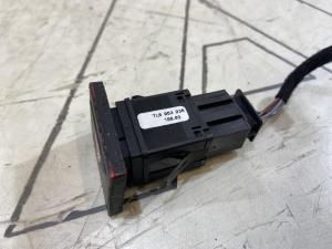 Выключатель авар. свет. сигн. 7L6953235 Volkswagen Touareg I