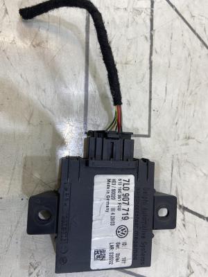 Блок управления защиты отнесанкц. буксировки и угона  Volkswagen Touareg I