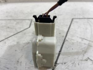 Замок лючка бензобака 1J0810773B Volkswagen Touareg I