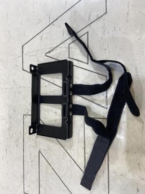 Кронштейн огнетушителя 7L0012130A Volkswagen Touareg I