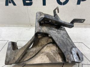 Кронштейн двигателя левый 070199307A Volkswagen Touareg I