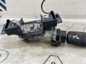 Замок рулевого вала 1K0905851B Skoda Octavia II рест