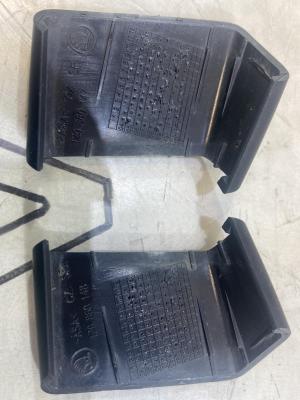 Накладка рейлинга ( заглушка ) левая/правая 1Z9860147 Skoda Octavia II рест