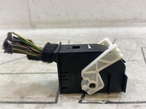 Корпус плоского разъёма с фиксатором контактов 1K0937702D Skoda Octavia II рест