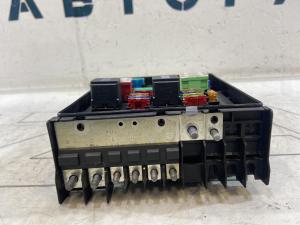 Центральный блок предохранителей для моторного отсека 1K0937125D Skoda Octavia II рест