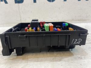 Центральный блок предохранителей для моторного отсека 1K0937125D Skoda Octavia II рест