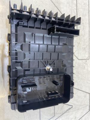 Центральный блок предохранителей для моторного отсека 1K0937125D Skoda Octavia II рест