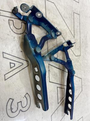 Петля капота левая/правая 1Z0823301C Skoda Octavia II рест