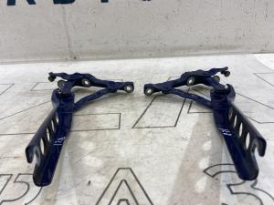 Петля капота левая/правая 1Z0823301C Skoda Octavia II рест