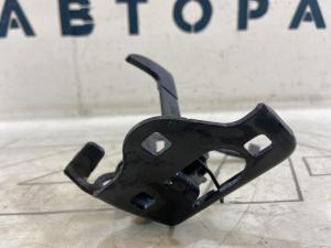 Крючок капота 1Z0823480 Skoda Octavia II рест