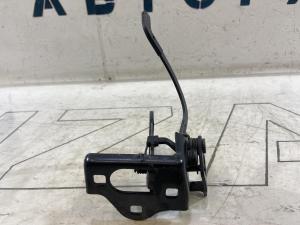 Крючок капота 1Z0823480 Skoda Octavia II рест