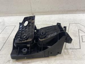 Кронштейн центрального  блока предохранителей 1K0907361C Skoda Octavia II рест