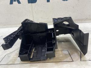 Кронштейн центрального  блока предохранителей 1K0907361C Skoda Octavia II рест