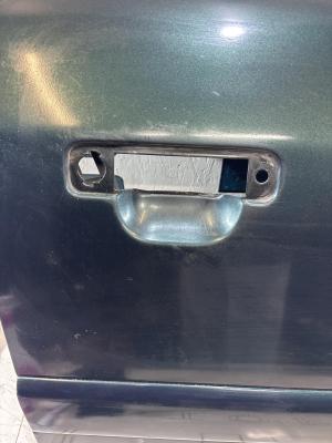 Дверь передняя правая 4A0831052A Audi A6 C4