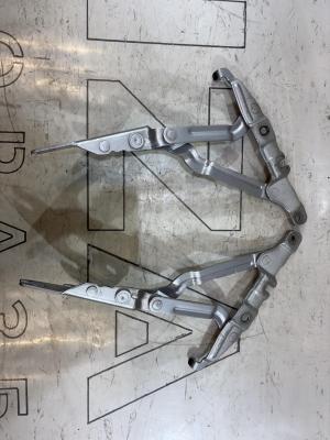 Петли крышки багажника левая правая 4B5827302F Audi  A6 С6