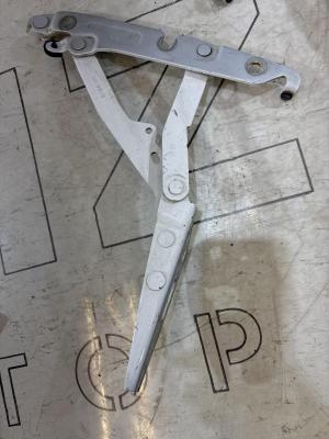 Петли крышки багажника  левая правая 4F5827301D Audi A6 C6