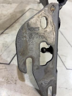 Петли крышки багажника левая правая 4B5827302E Audi A6 C5