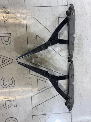 Петли крышки багажника левая правая 4F5827301D Audi A6 C6