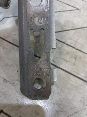 Петли капота левая правая 4F0823301 Audi A6 C6 / S6 C6 / RS6 C6