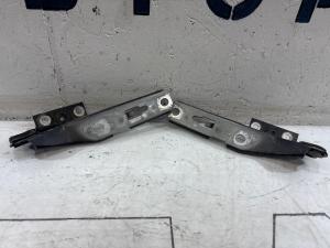 Петли капота левая правая 8E0823302E Audi A4 B6