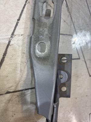 Петли капота левая правая 8E0823302E Audi A4 B6