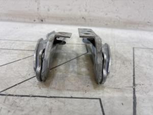 Петли капота левая правая 8E0823302E Audi A4 B6