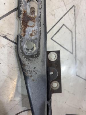 Петли капота левая правая 8E0823301E Audi A4 B6