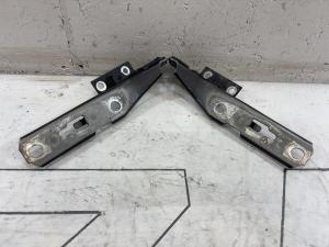 Петли капота левая правая 8E0823302E Audi A4 B6