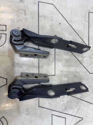 Петли капота левая правая 8E0823302E Audi A4 B6