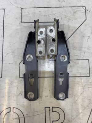 Петли капота левая правая 8E0823302E Audi A4 B6