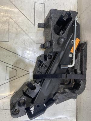 Домкрат 7L0011031B Volkswagen Touareg I