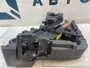 Домкрат 7L0011031B Volkswagen Touareg I