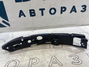 Кронштейн, направляющая переднего бампера левая 7L6807183A Volkswagen Touareg I