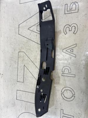 Кронштейн, направляющая переднего бампера левая 7L6807183A Volkswagen Touareg I