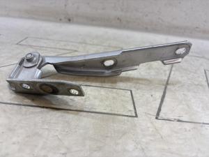 Петля капота правая 4B0823302D Audi A6 C5 / A6 C5 Allroad