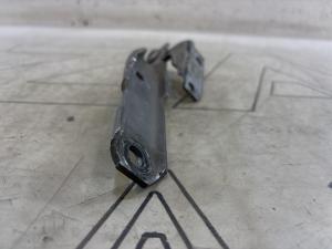 Петля капота правая 4B0823302D Audi A6 C5 / A6 C5 Allroad