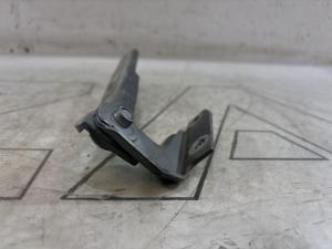 Петля капота правая 4B0823302D Audi A6 C5 / A6 C5 Allroad