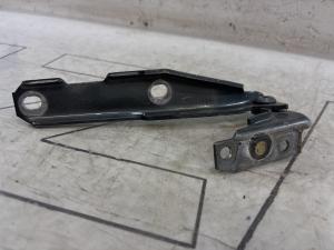 Петля капота правая 4B0823302D Audi A6 C5 / A6 C5 Allroad