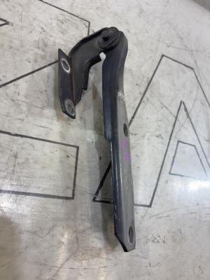Петля капота правая 4B0823302D Audi A6 C5 / A6 C5 Allroad