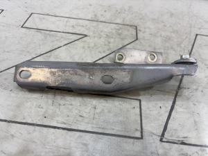Петля капота правая 4B0823302D Audi A6 C5 / A6 C5 Allroad
