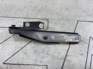 Петля капота левая 4B0823301D Audi A6 C5 / A6 C5 Allroad