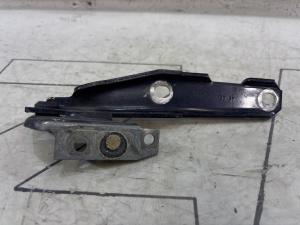 Петля капота левая 4B0823301D Audi A6 C5 / A6 C5 Allroad