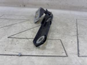 Петля капота левая 4B0823301D Audi A6 C5 / A6 C5 Allroad