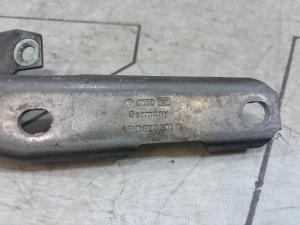 Петля капота левая 4B0823301D Audi A6 C5 / A6 C5 Allroad